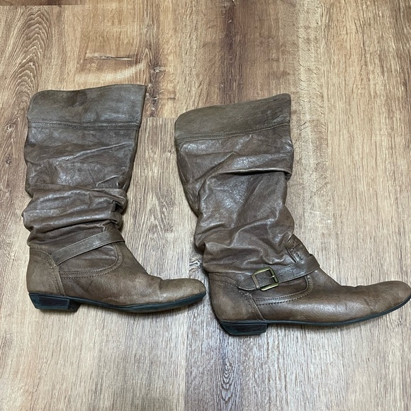 Steve Madden Brown High Booties - Picture 1 of 1